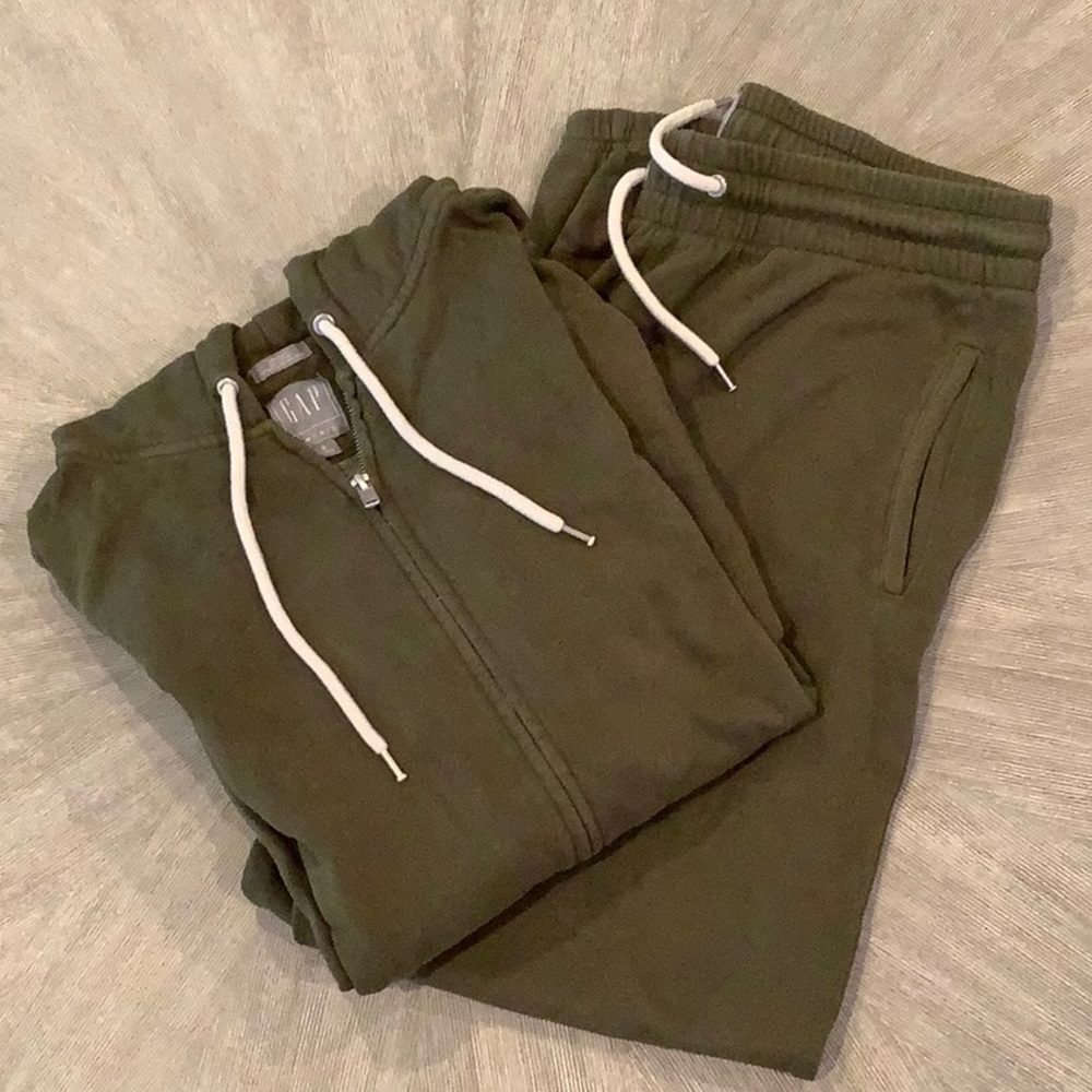 GAP Matching Zippy Sweatshirt and Sweatpant Set.